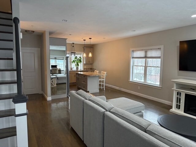 Building Photo - 176 Main St