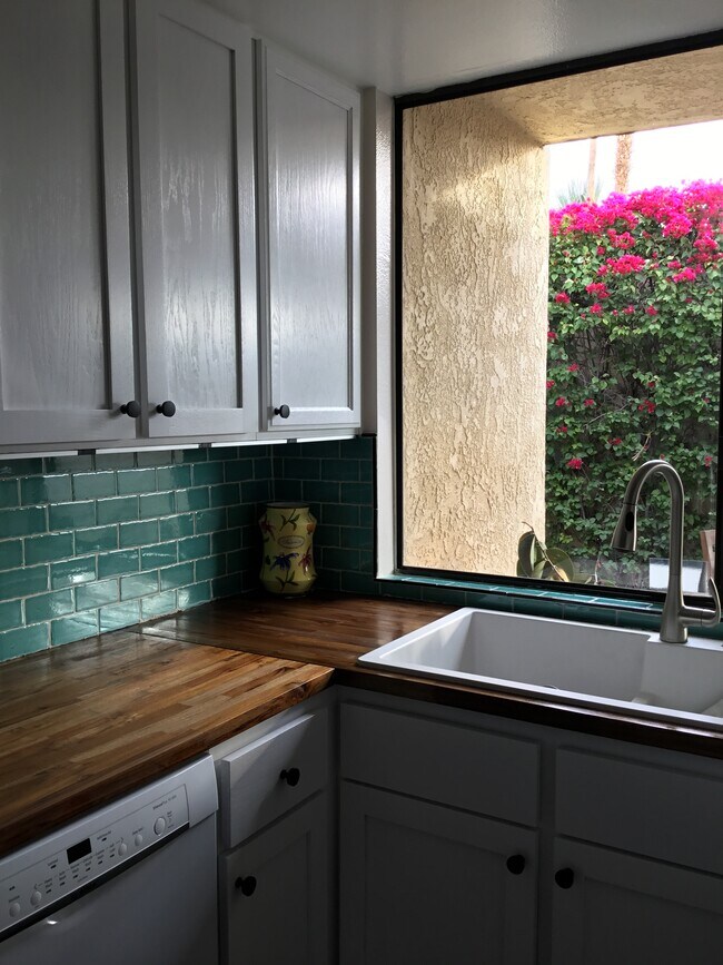 Building Photo - 45719 W Verba Santa Dr