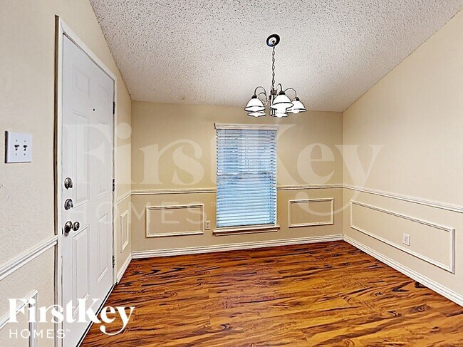 Foto del edificio - 504 Mockingbird Dr