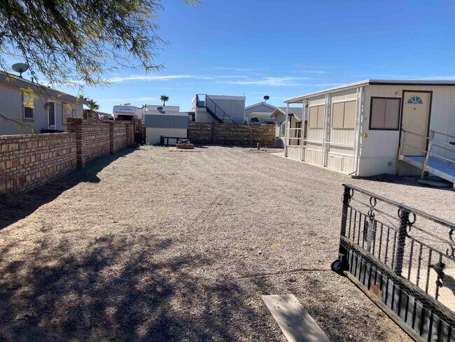 Foto del edificio - 13595 E 51st St