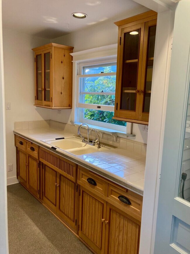 Foto del edificio - Stunning 2 Bedroom, 1 Bath Craftsman Front...