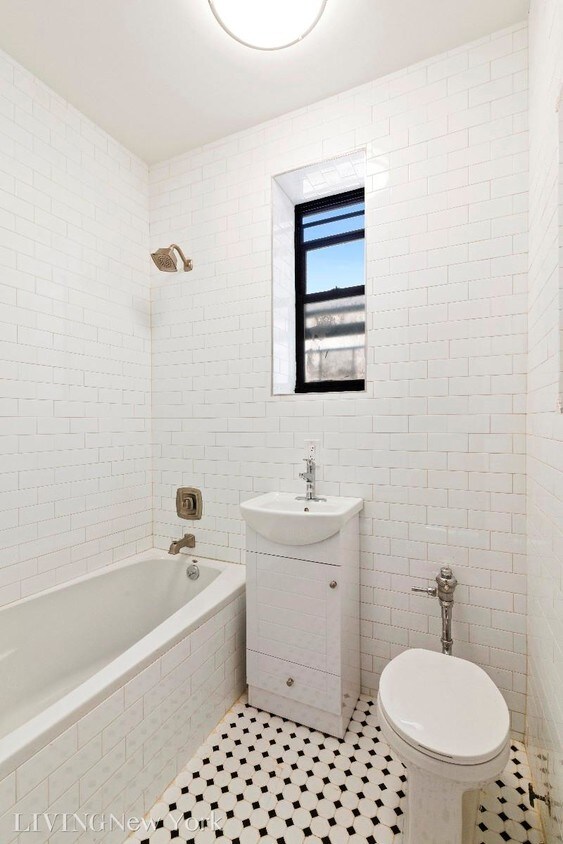 Foto del edificio - 221 E 5th St