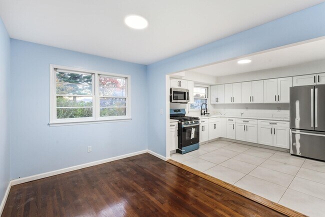 Foto del edificio - 235 Lakewood Dr