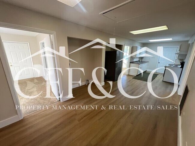 Foto del edificio - Adorably renovated 3 bedroom now available in Woodruff!