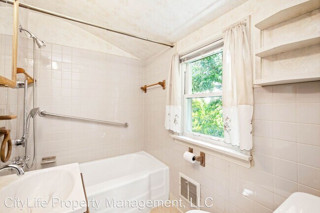Building Photo - 2 br, 2 bath House - 1811 Bluff Street