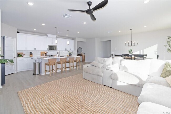 Building Photo - 1001 Pomelo Ave