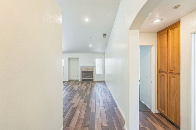 Foto del edificio - Nestled in the Heart of Fontana!