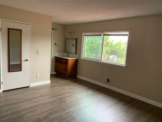 master room - 13513 Acoro Pl