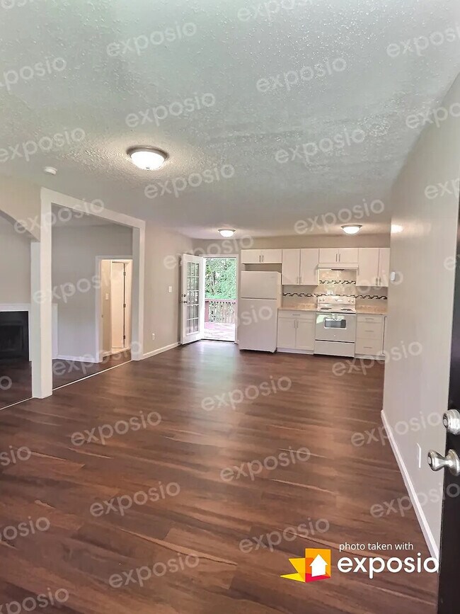 Building Photo - Room in Single Family Home on Jeb Stuart Dr