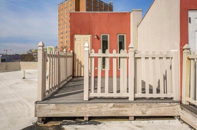 Building Photo - 416 63rd St