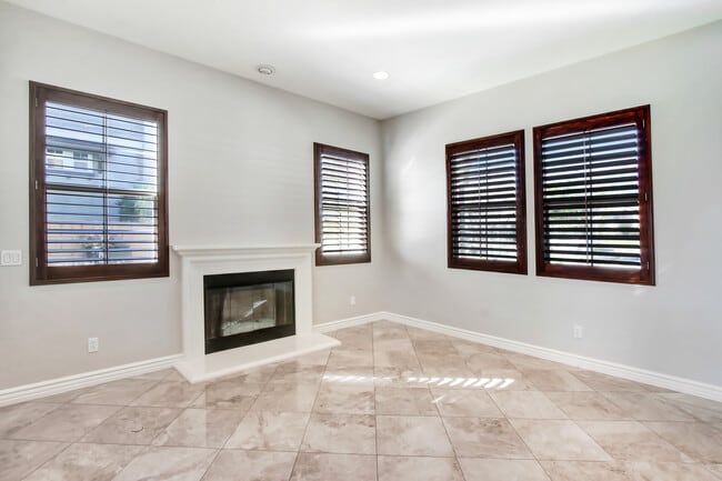 Building Photo - 5393 Stoneview Rd