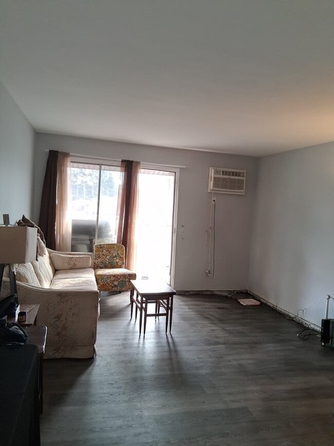 Building Photo - 850 E Old Willow Rd