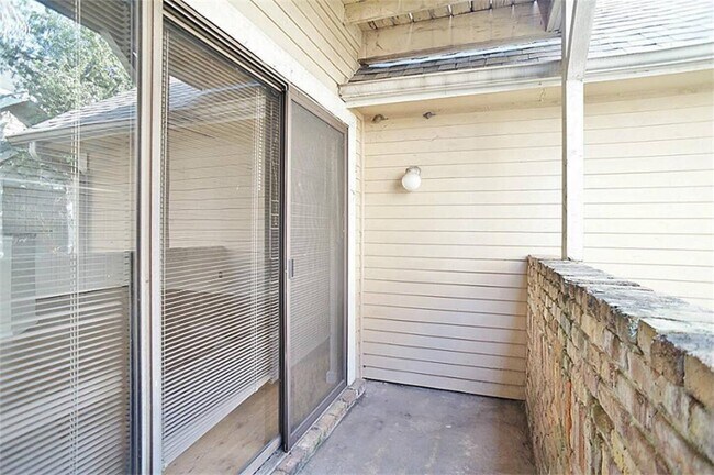 Building Photo - 2300 Old Spanish Trl