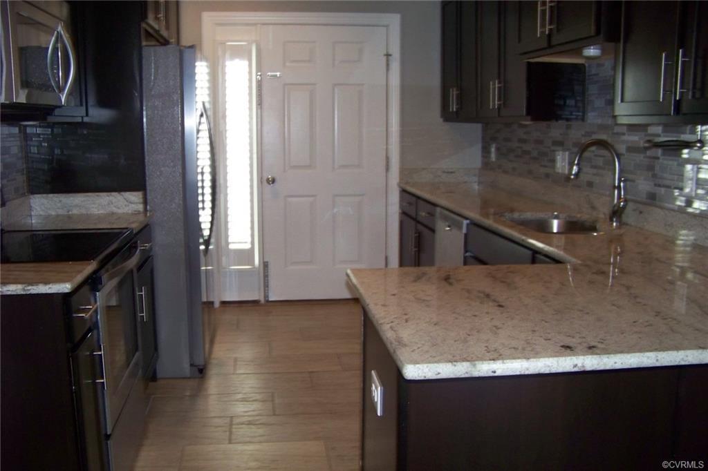 Building Photo - 7441 Pebble Lake Dr