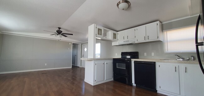 Building Photo - Remodeled 3 Bedroom 2 Bath Mobile Home in ...
