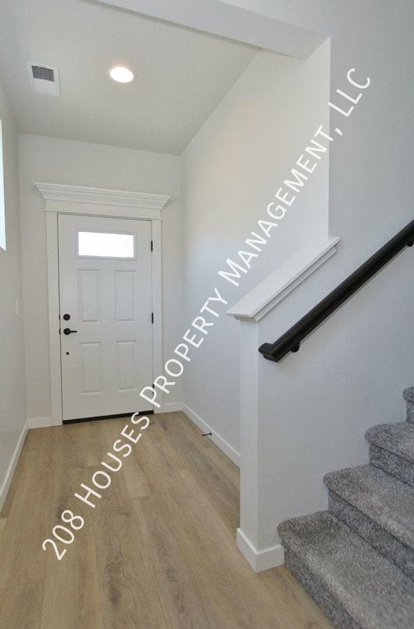 Building Photo - Immaculate SE Boise Home