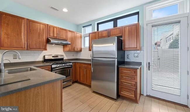 Building Photo - 928 Wallace St