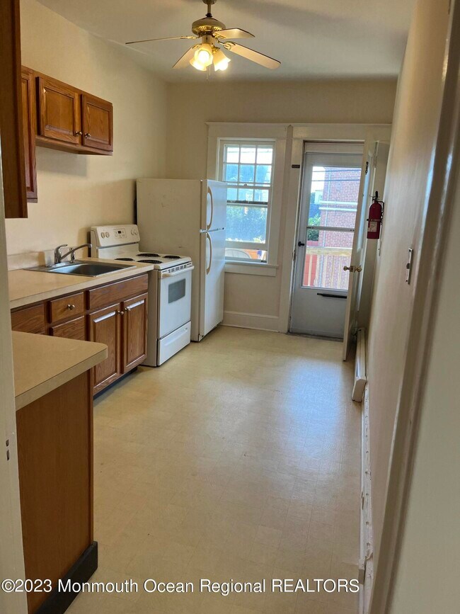 Building Photo - 1216 3rd Ave