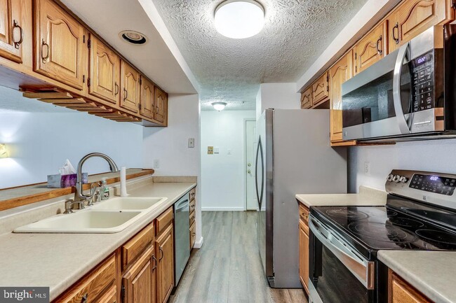 Foto del edificio - 1303 Cedar Crest Ct S