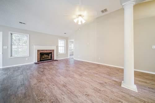 Building Photo - 905 Castlerock Way