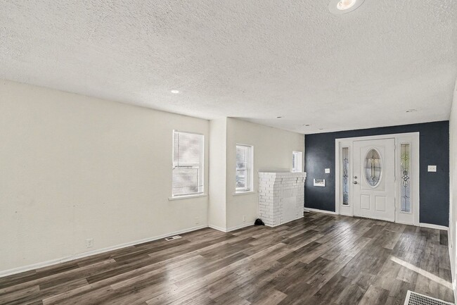 Foto del edificio - Beautiful 3 Bedroom 2 Bathroom Home in Kansas City!