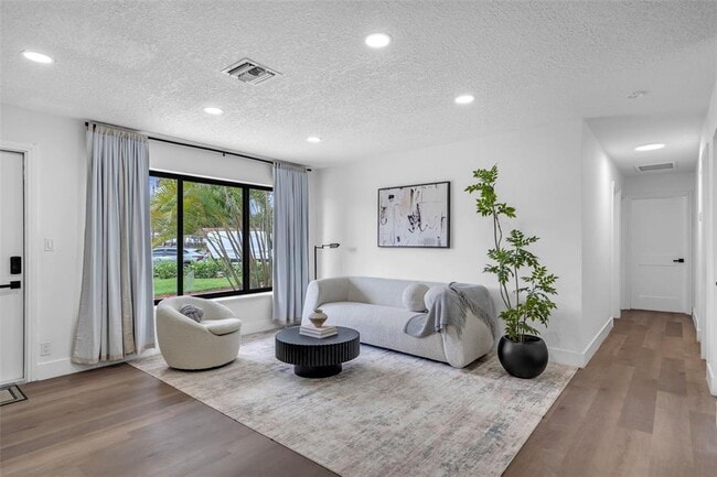 Foto del edificio - 3732 SW 16th St