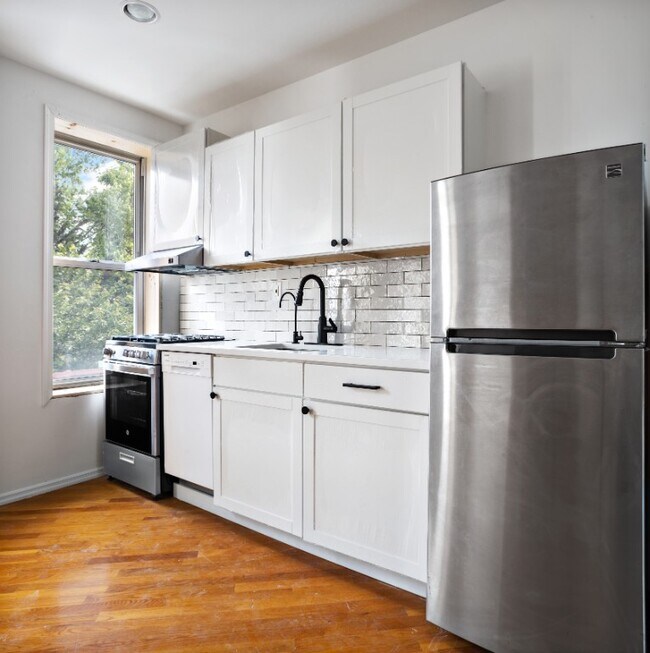 Foto del edificio - LARGE 2 BEDROOM WASHER DRYER EXPOSED BRICK