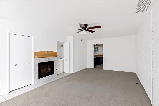 Foto del edificio - Escondido 2 bed 2.5 bath condo for lease