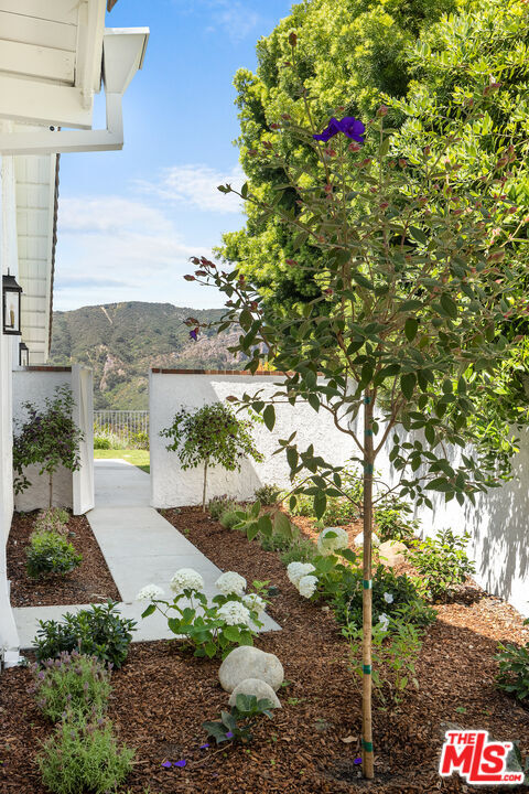 Building Photo - 17282 Avenida de la Herradura