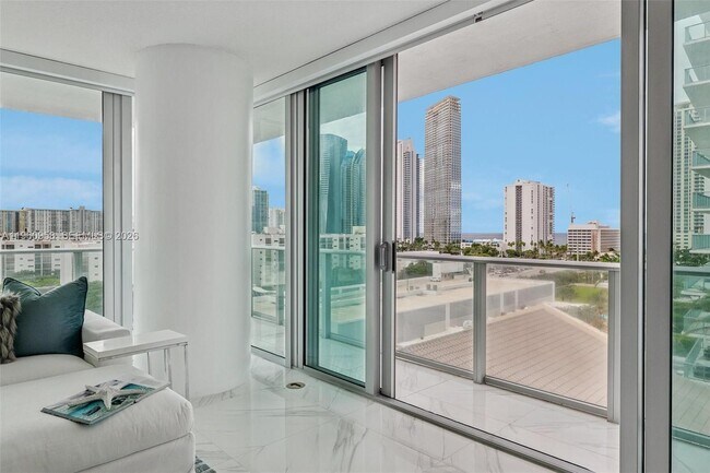 Foto del edificio - 330 Sunny Isles Blvd
