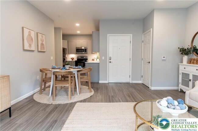 Foto del edificio - 948 N Front St