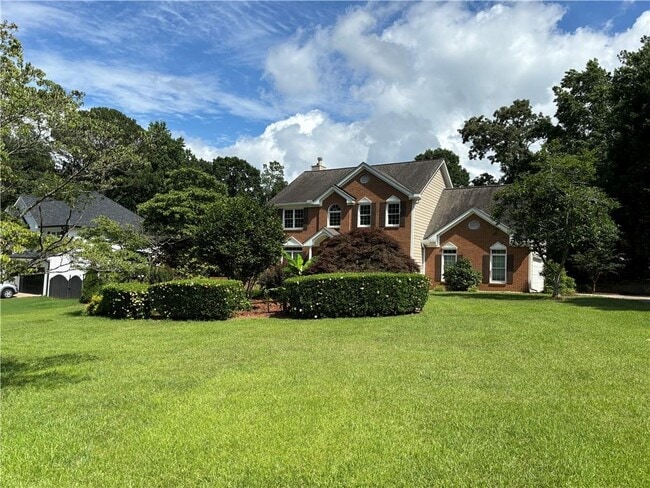 Building Photo - 2640 Briarfield Way NE