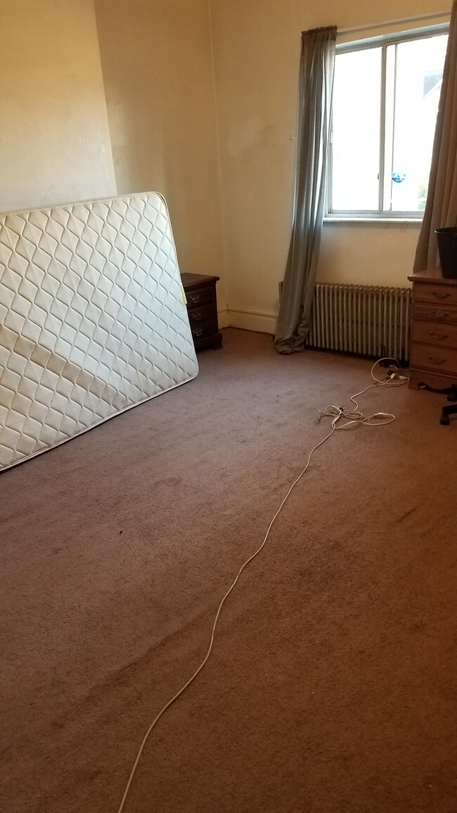 bedroom - 368 Atwood St