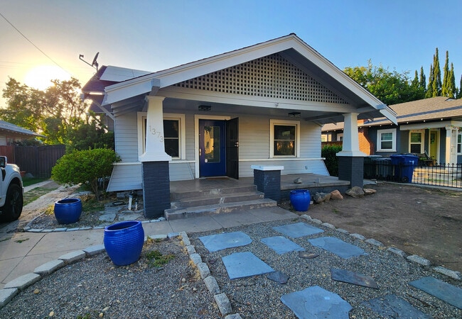 Building Photo - 1373 N Echo Ave