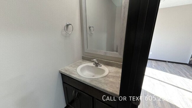 Building Photo - Tranquil 3-Bedroom, 1.5 Bath Single Family...