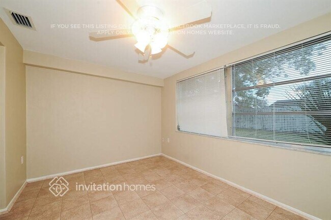 Foto del edificio - 3041 Holiday Lake Dr