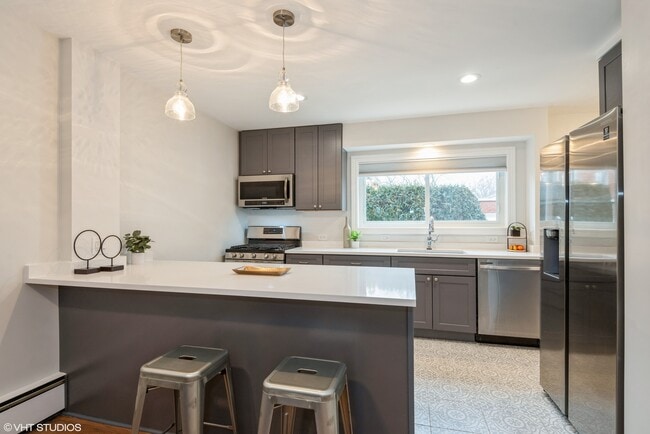 Building Photo - 606 Ridge Rd