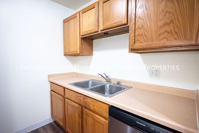 Building Photo - 1205 Emerald Terrace