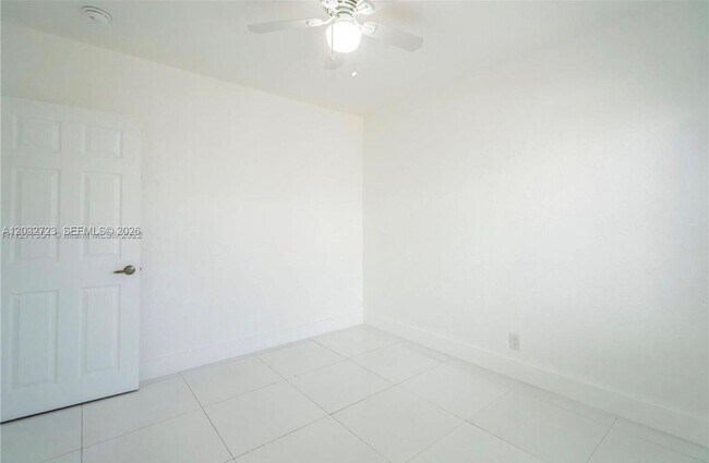 Foto del edificio - 7935 Crespi Blvd