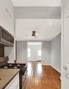 Foto del edificio - 697 Tenth Avenue