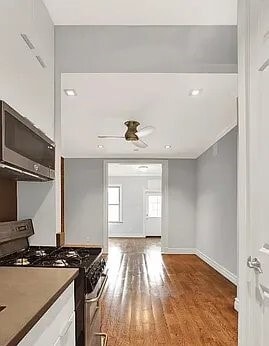 Building Photo - 697 Tenth Avenue