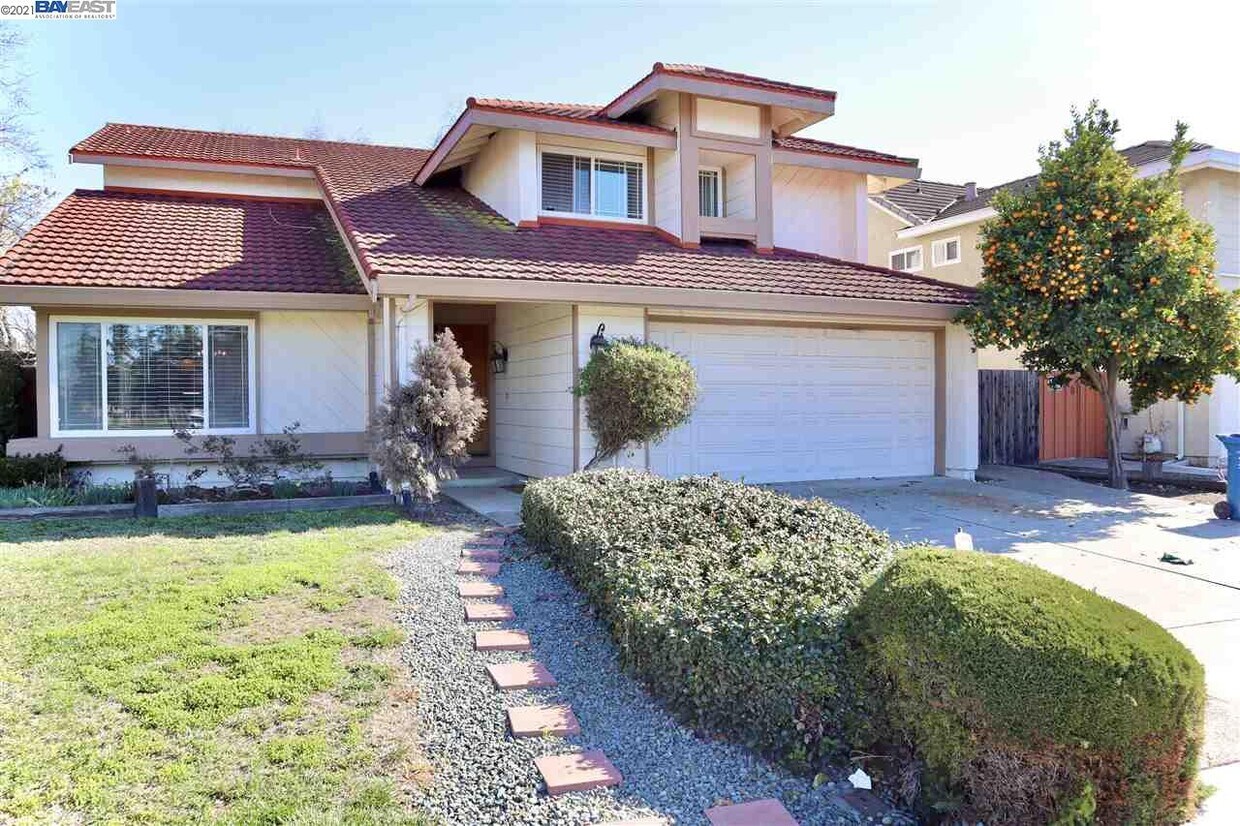 Primary Photo - 32861 Regents Blvd