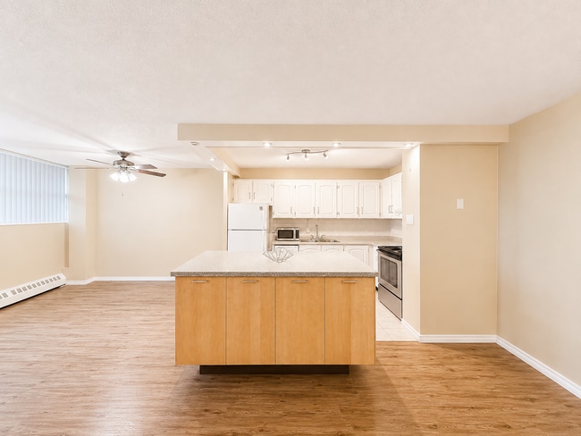 Building Photo - 215 Glenridge Ave