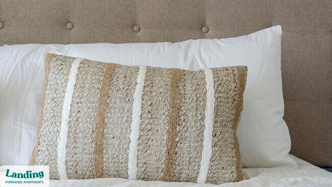 Foto del edificio - 650 N Main St