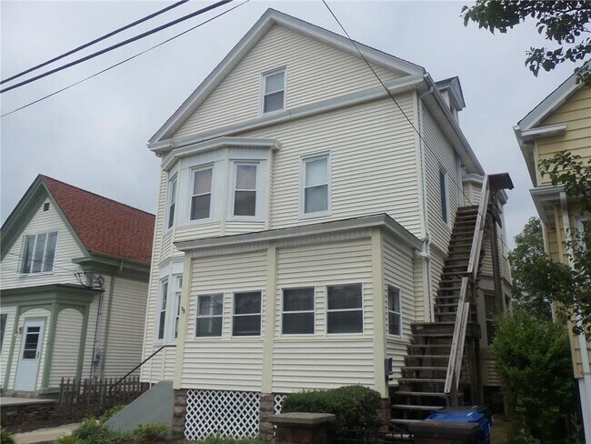 Foto del edificio - 16 Narragansett Ave