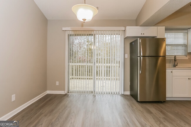 Building Photo - 2453 Crestdale Cir SE