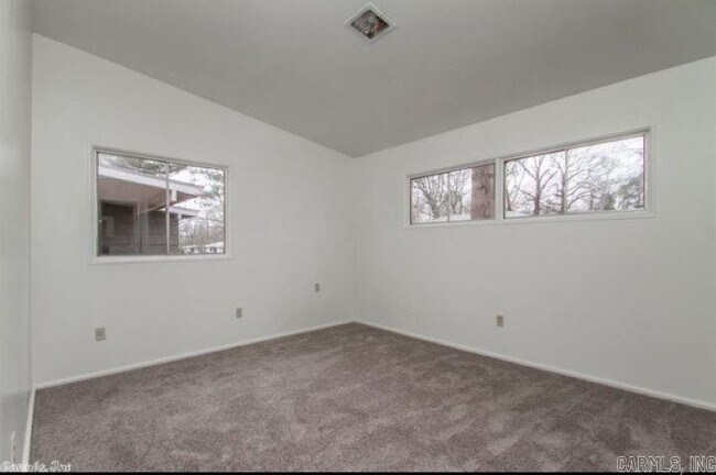 Building Photo - 11 Lamont Dr