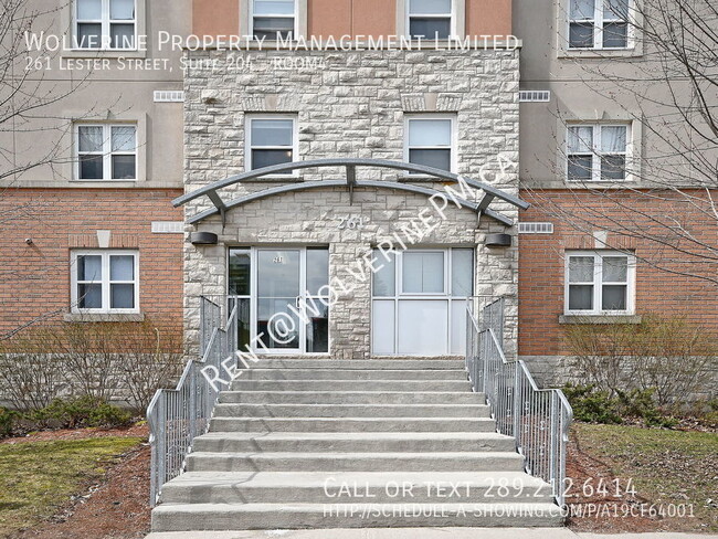 Photo du bâtiment - 5 Student condo in the middle of Waterloo'...