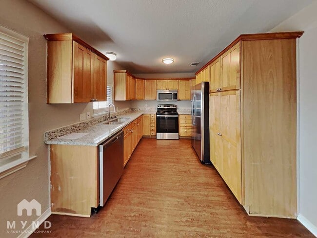 Building Photo - 461 NW Charlyne Dr