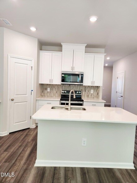 Foto del edificio - 250 Brook Farm Ln
